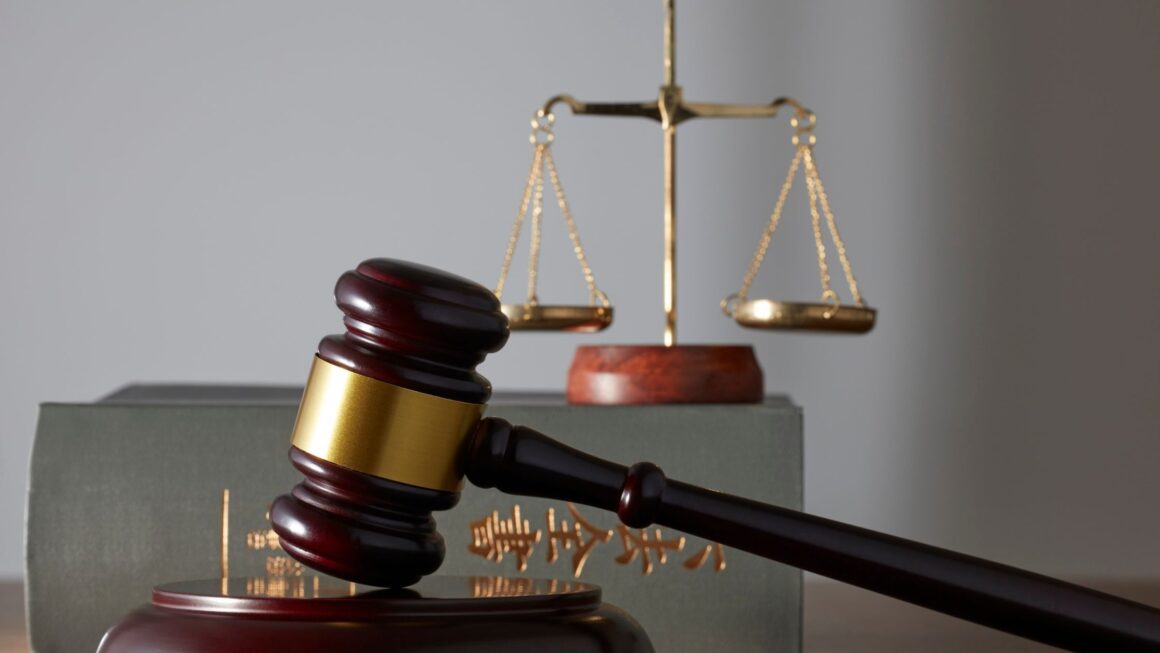 Avukat Burhan Doğuş Ayparlar Firmaların Yasal Sınırlar İçinde Büyümesine Yardımcı Oluyor